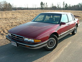 1989 Pontiac Bonneville LE, front left.jpg